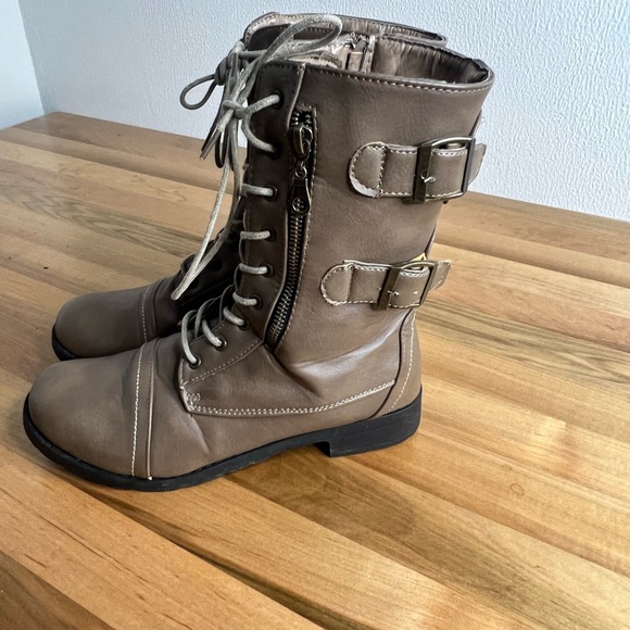 Rue21 Tan Combat Boots for Women size 7/8 - Picture 2 of 9